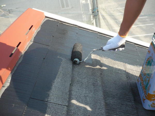 西尾市 Ｊアパート J棟 外壁塗装 屋根塗装 シリコンコース屋根中塗り塗装中