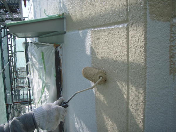 豊田市　Ｙ様邸　戸建　外壁塗装　屋根塗装　シリコンコース中塗り塗装中