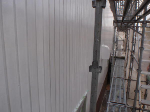 岡崎市 K社様 事務所棟屋根塗装 外壁塗装 シリコンコース中塗り外壁完了