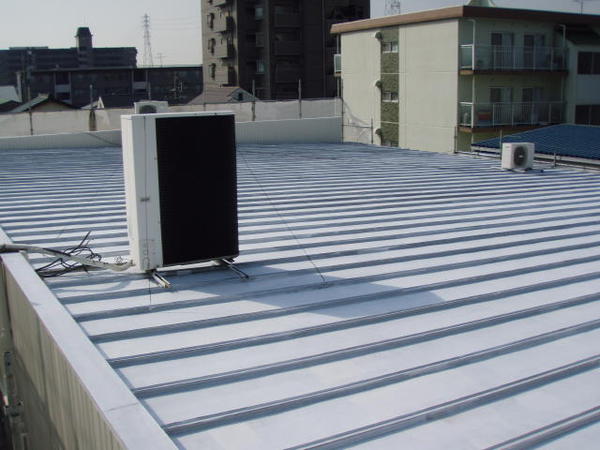 岡崎市 K社様 事務所棟屋根塗装 外壁塗装 シリコンコース屋根下塗り完了