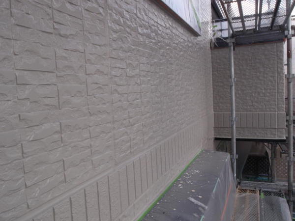 高浜市　M様邸　戸建　外壁塗装　屋根塗装　シリコンコース外壁塗装中塗り完了