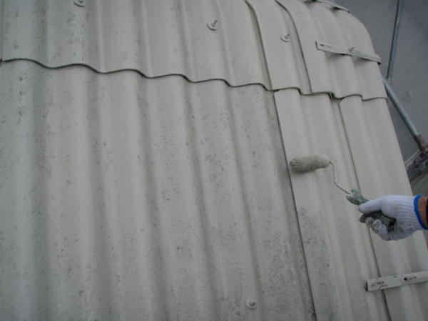 岡崎市　Ｋ社様　外壁塗装　屋根塗装　シリコンコース屋根上塗り塗装中