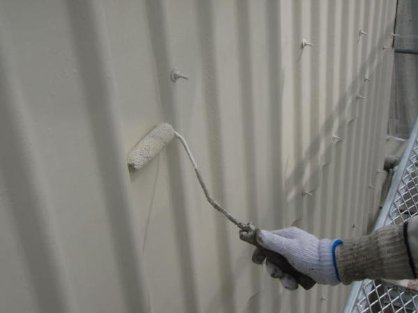岡崎市　Ｋ社様　外壁塗装　屋根塗装　シリコンコース上塗り塗装中