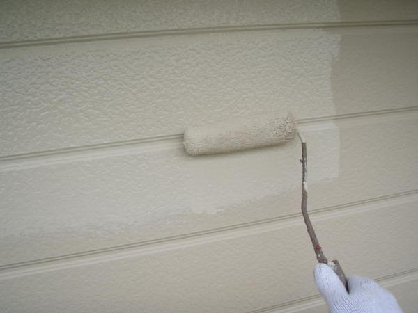 安城市 M様邸 外壁塗装 屋根塗装 無機コース中塗り塗装中
