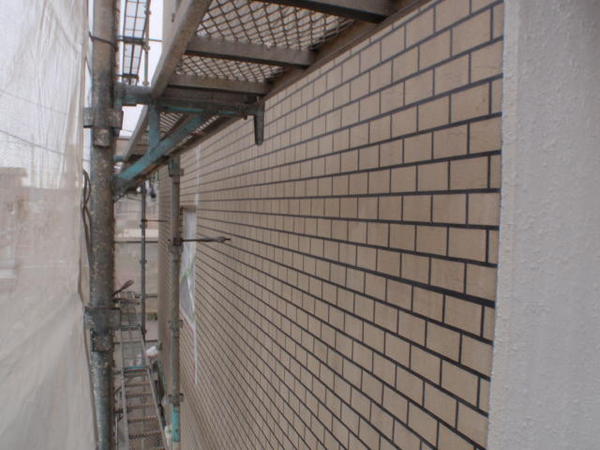 名古屋市　アパートメゾンＭ　屋根防水ﾄｯﾌﾟ　外壁塗装　シリコンコース外壁下塗り完了