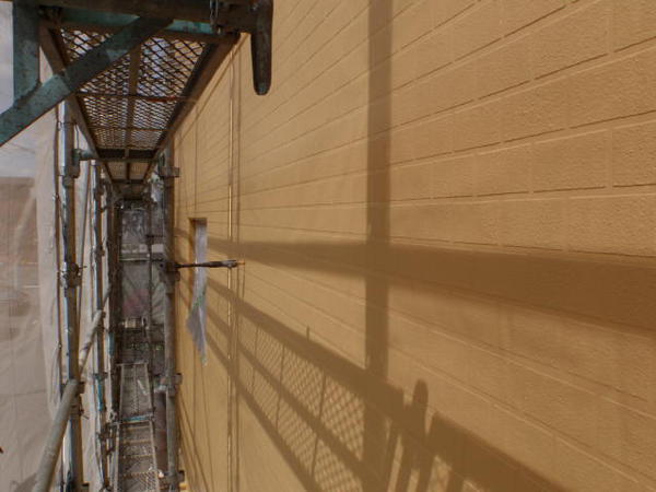 名古屋市　アパートメゾンＭ　屋根防水ﾄｯﾌﾟ　外壁塗装　シリコンコース外壁中塗り完了