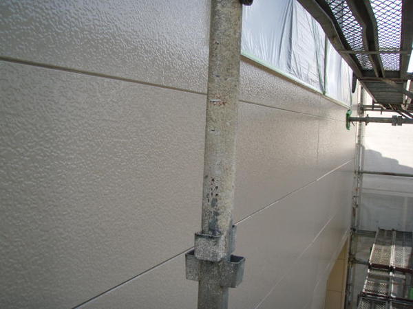 安城市　O様邸　戸建　外壁塗装　屋根塗装　シリコンコース中塗り完了2
