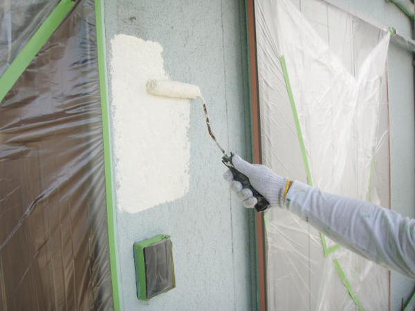 西尾市　Ｎ様邸　戸建　外壁塗装　シリコンコース下塗り塗装中