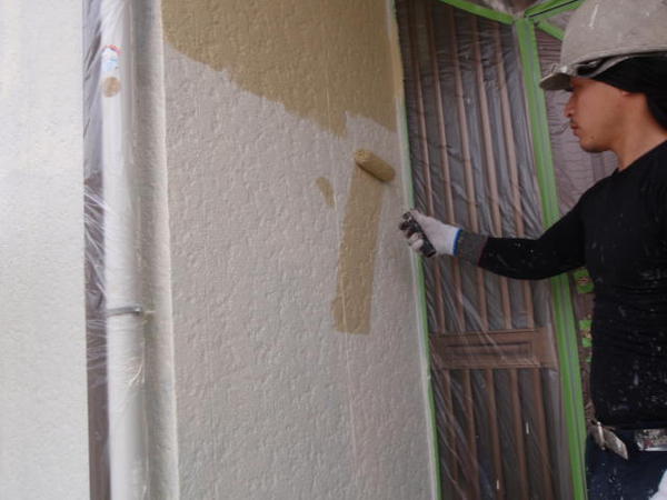 西尾市　Ｎ様邸　戸建　外壁塗装　シリコンコース中塗り塗装中