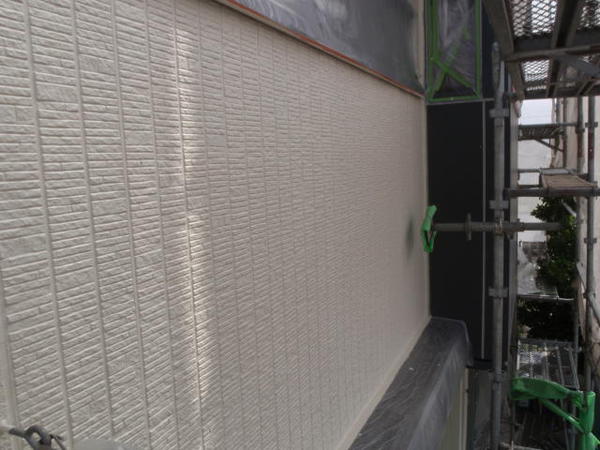 刈谷市　Y様邸　戸建　外壁塗装　屋根塗装　シリコンコース中塗り完了2