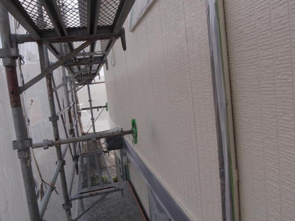 刈谷市　Y様邸　戸建　外壁塗装　屋根塗装　シリコンコース中塗り完了3