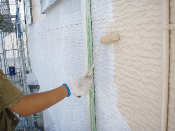 豊田市　Ｉ様邸　戸建　外壁塗装　シリコンコース中塗り塗装中