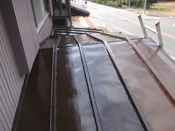 豊田市　M様邸　戸建　屋根塗装シリコンコース中塗り完了