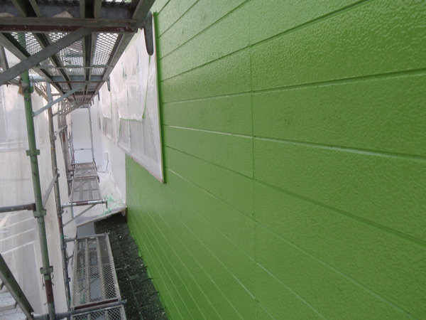 岡崎市 ミワ花店 店舗 屋根・外壁塗装 シリコンコース外壁中塗り完了1
