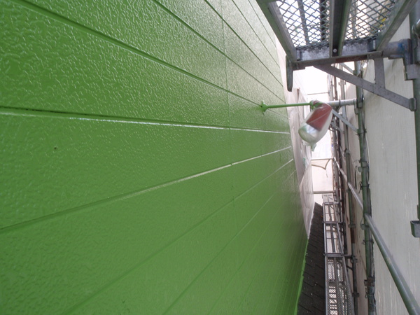 岡崎市 ミワ花店 店舗 屋根・外壁塗装 シリコンコース外壁中塗り完了2