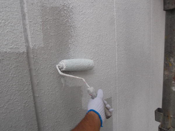 名古屋市　Ｍ社　外壁塗装　フッソコース外壁下塗り中