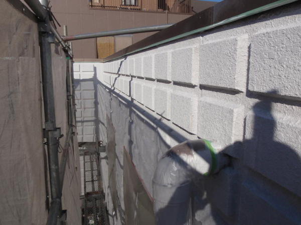 名古屋市　Ｍ社　外壁塗装　フッソコース下塗り完了1