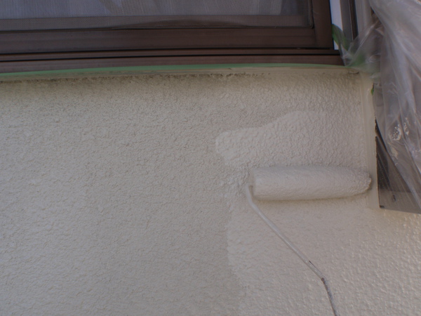 名古屋市 Ａ様邸 戸建 外壁塗装 屋根塗装 無機・フッソコース下塗り外壁塗装中