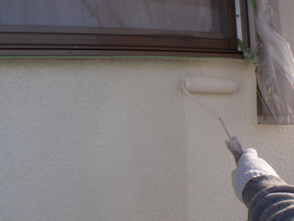 名古屋市 Ａ様邸 戸建 外壁塗装 屋根塗装 無機・フッソコース外壁上塗り塗装中