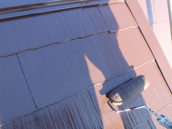 名古屋市 Ａ様邸 戸建 外壁塗装 屋根塗装 無機・フッソコース屋根上塗り塗装中